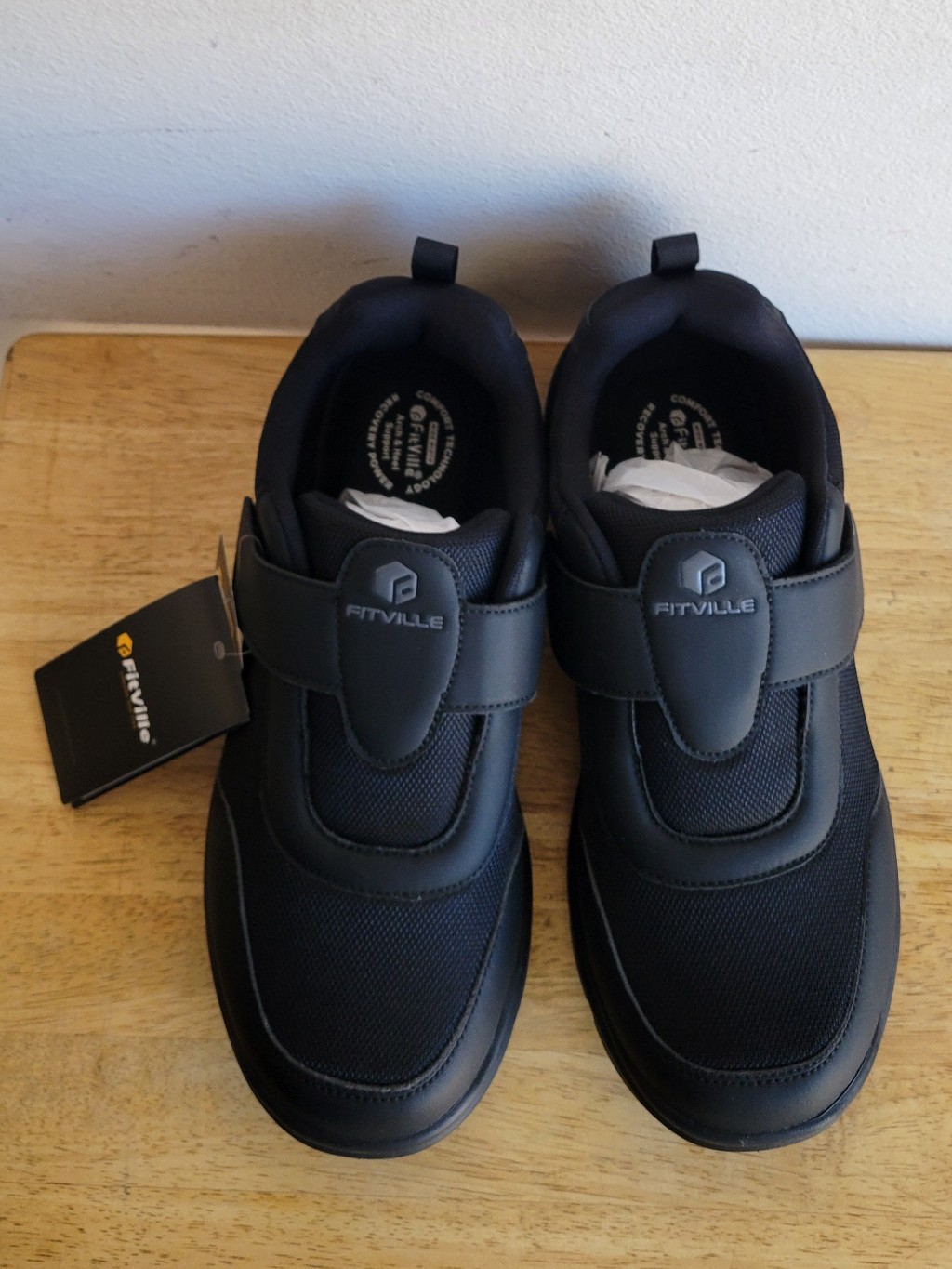 Fitville Men’s Black Athletic Strap Sneakers Size 10.5 Eew